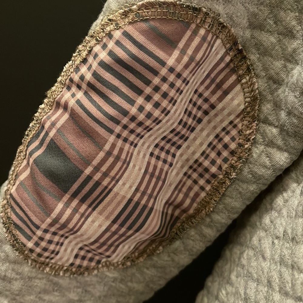 Plaid Trimmed Top. Size Small - Picture 10 of 12